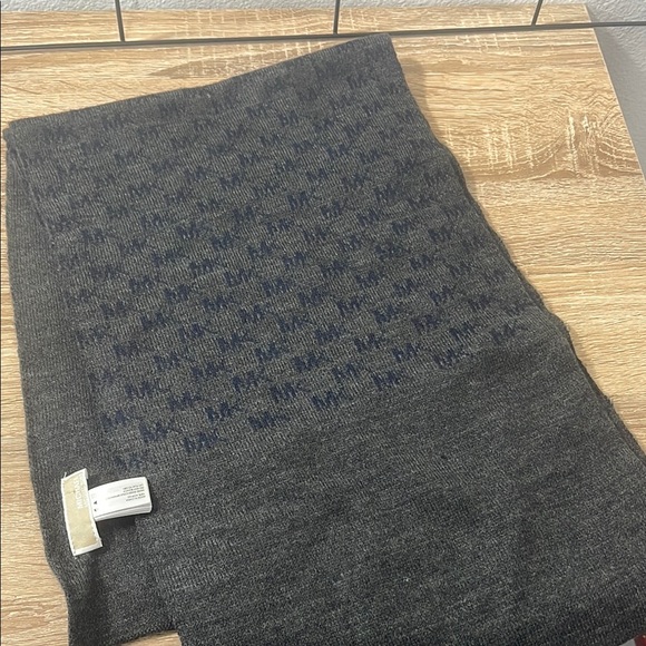 Michael Kors MK scarf - Picture 1 of 4